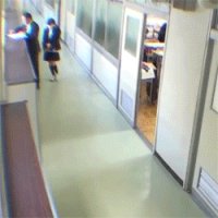 然后这个女学生被老师带进办公室谈人生了